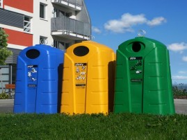 Пластикові контейнери для роздільного збору сміття